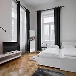Archibald Flats Prague