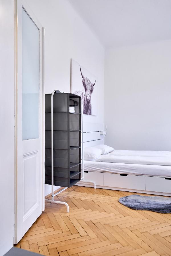 Archibald Flats * Praha